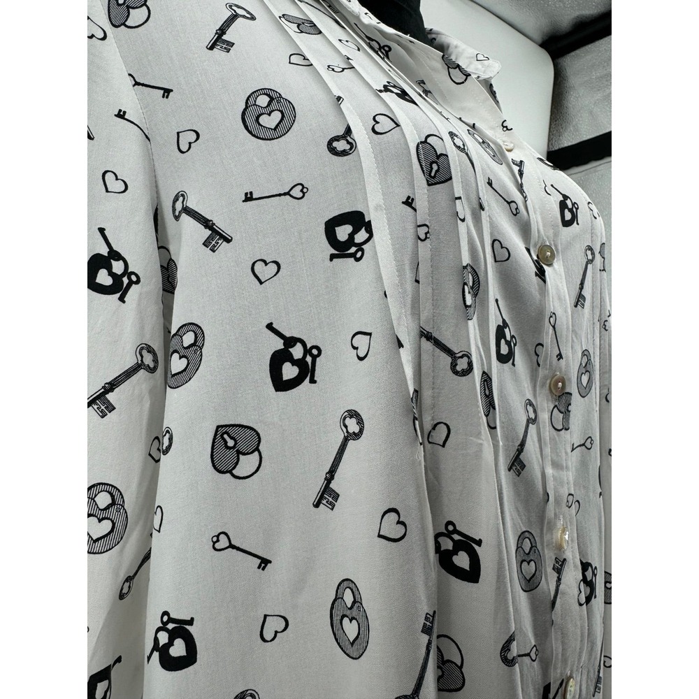 Jane and Delancey Womens Blouse Size Large White Black Heart Key Print Pleats - Picture 5 of 6